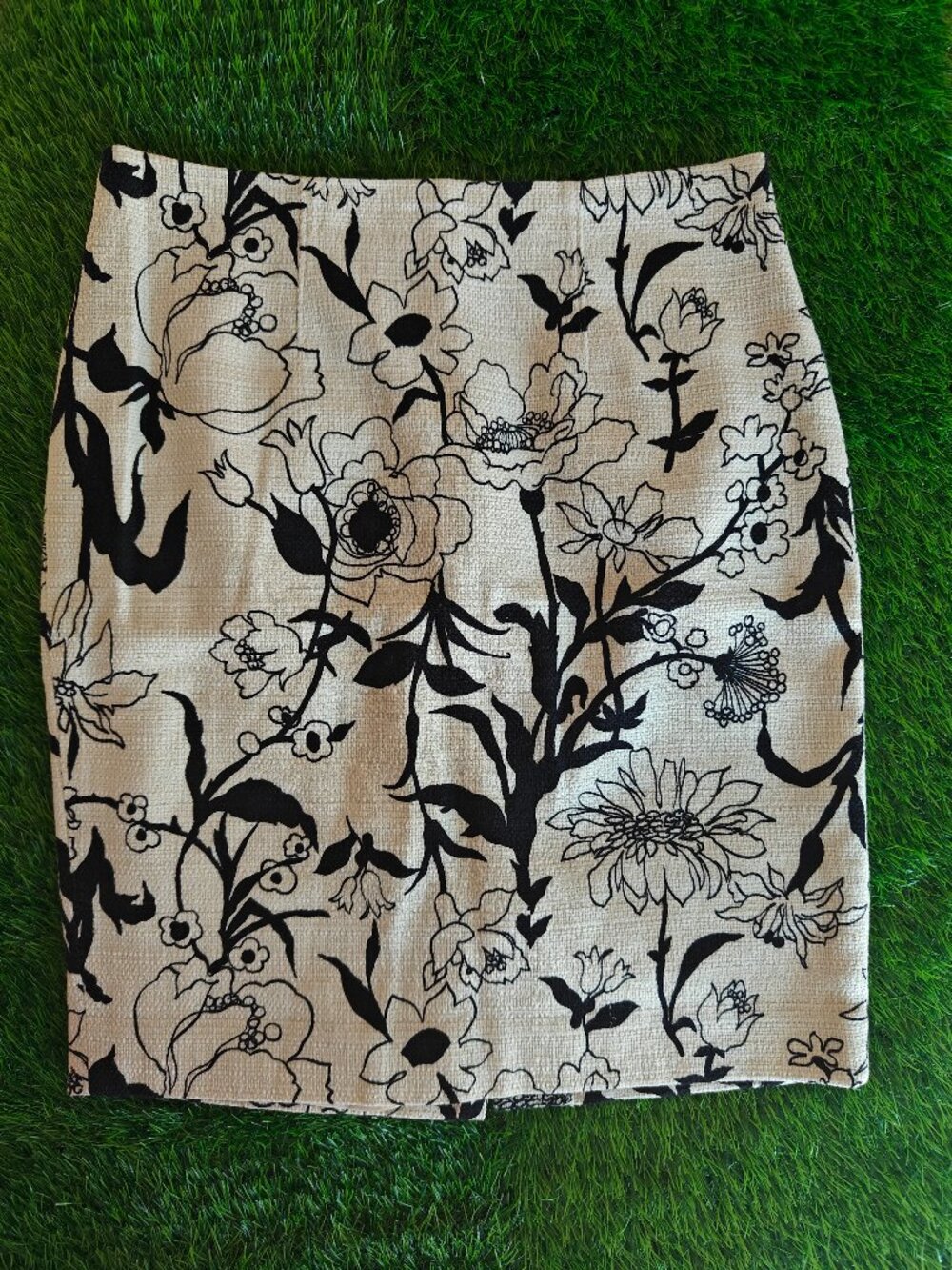 ANN TAYLOR FLORAL SKETCH PENCIL SKIRT (4 PETITE)